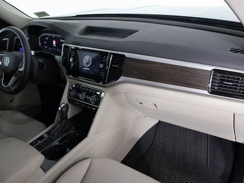 Used 2023 Volkswagen Atlas SE w/ Panoramic Sunroof Package image 8