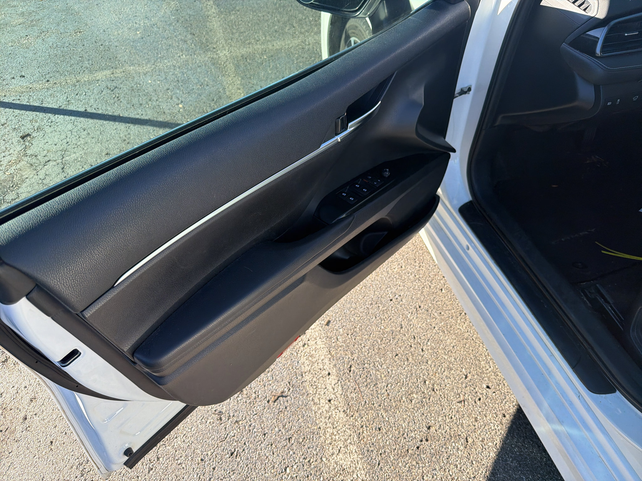 Certified 2020 Toyota Camry SE w/ Sunroof Package FWD image 8