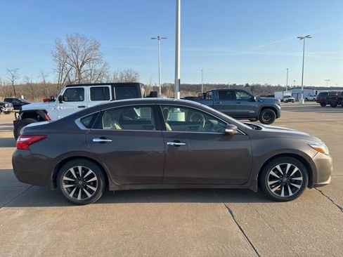 Used 2016 Nissan Altima 2.5 SV w/ Convenience Package image 2
