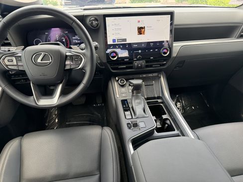 Used 2025 Lexus GX 550 w/ Accessory Package (Z1) AWD/4WD image 13