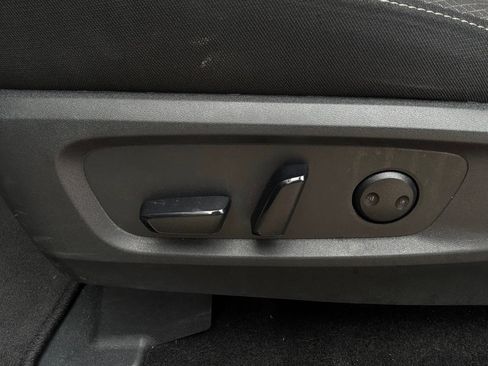Used 2025 Nissan Pathfinder SV FWD image 11