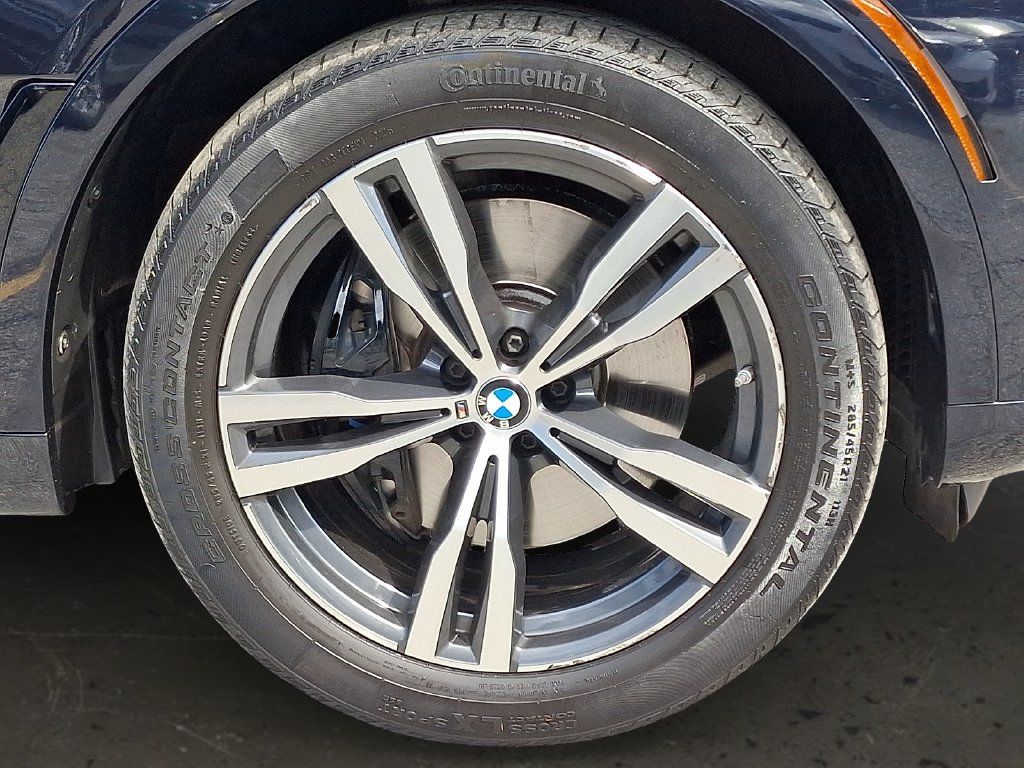 Used 2025 BMW X7 xDrive40i w/ M Sport Package AWD/4WD image 9