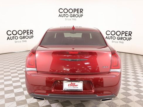 Used 2023 Chrysler 300 Touring w/ Sport Appearance Package image 20
