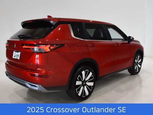 New 2025 Mitsubishi Outlander SE image 4