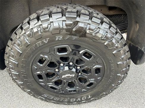 Used 2024 Chevrolet Silverado 2500 LTZ w/ LTZ Plus Package image 19