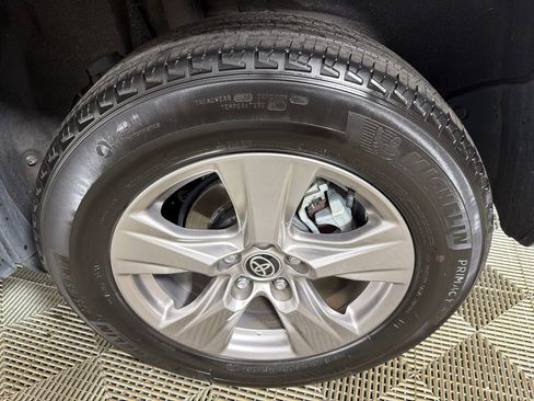 Used 2022 Toyota RAV4 XLE AWD/4WD image 19