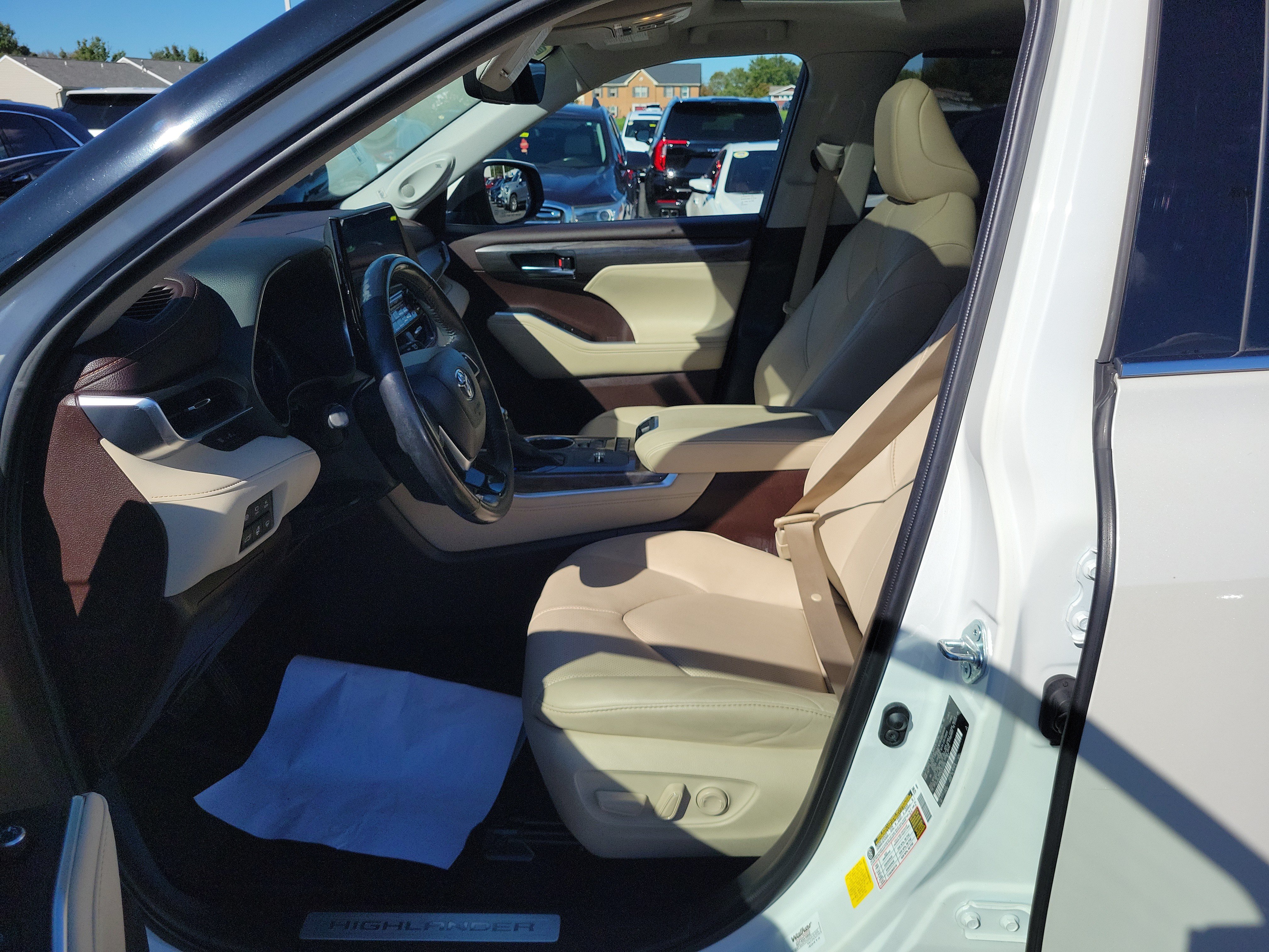 Used 2021 Toyota Highlander Limited AWD/4WD image 15