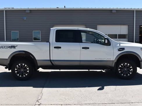 Used 2017 Nissan Titan PRO-4X AWD/4WD image 4