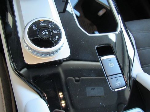 New 2025 Mitsubishi Outlander SE image 19