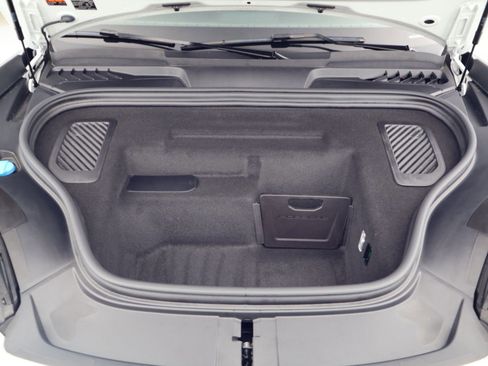 Certified 2025 Porsche Macan Electric RWD image 23