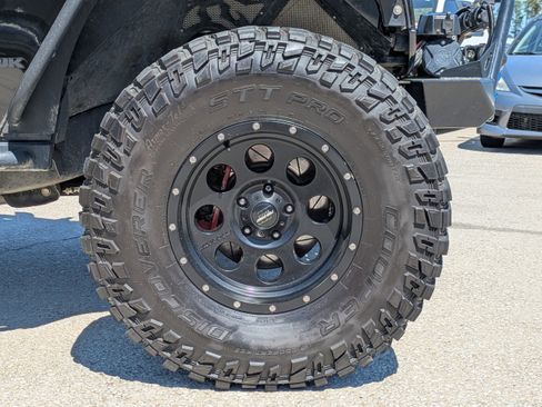 Used 2018 Jeep Wrangler Sport image 11