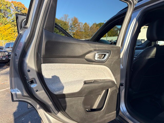 Used 2023 Jeep Compass Latitude AWD/4WD image 32