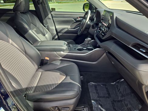 Used 2022 Toyota Highlander XSE AWD/4WD image 31