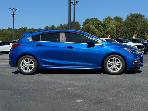Used 2017 Chevrolet Cruze LT image 2