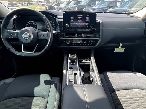 New 2025 Nissan Pathfinder SV image 4