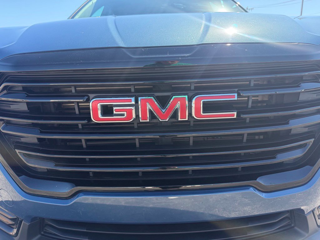 Used 2024 GMC Terrain SLE w/ Driver Convenience Package FWD image 7