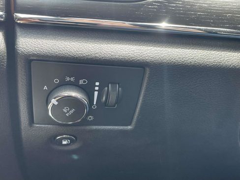 Used 2018 Jeep Grand Cherokee Summit AWD/4WD image 25