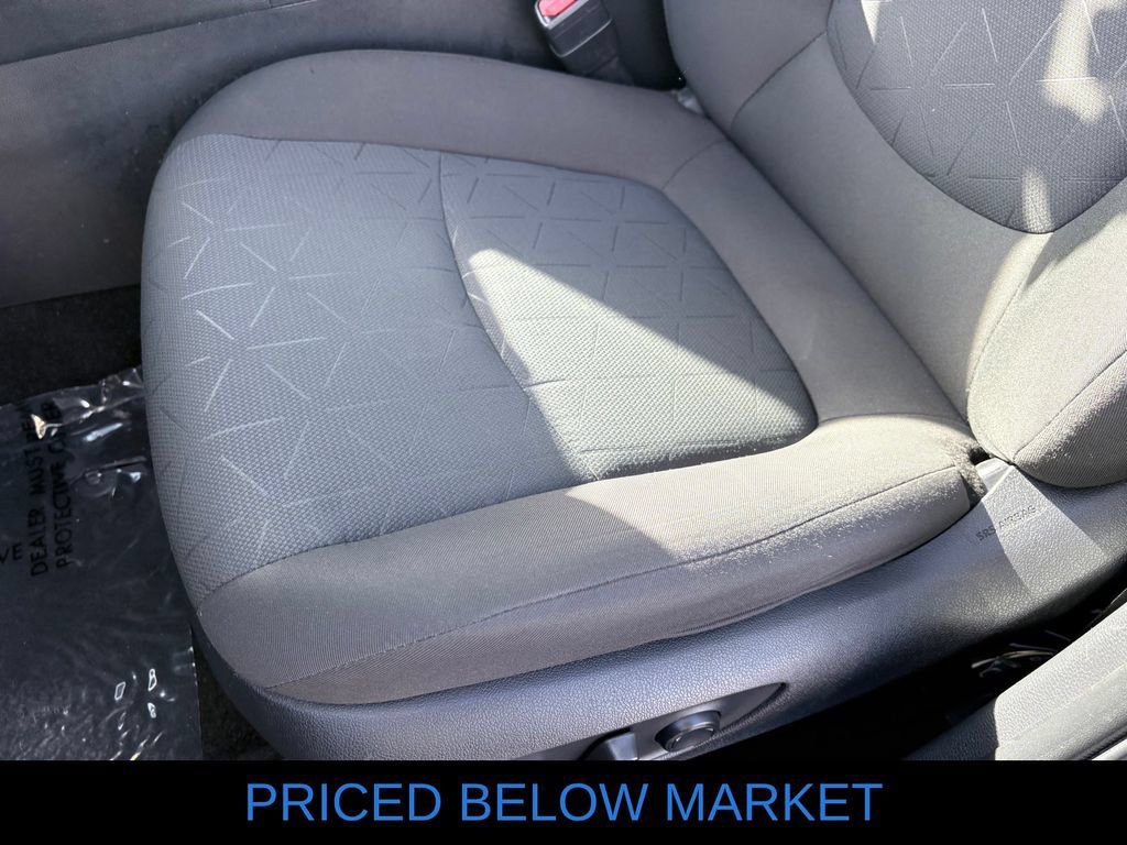 Used 2024 Toyota RAV4 XLE FWD image 10