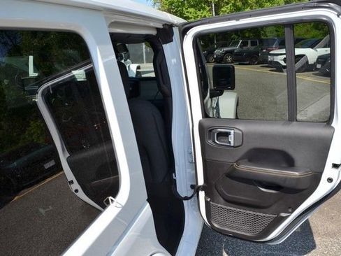 Used 2025 Jeep Wrangler Unlimited Sahara AWD/4WD image 34