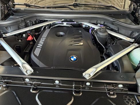 New 2026 BMW X7 xDrive40i w/ M Sport Package AWD/4WD image 25