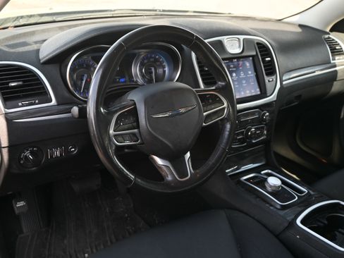 Used 2020 Chrysler 300 Touring image 3