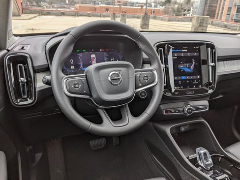 Certified 2025 Volvo XC40 B5 Ultra w/ Climate Package image 14