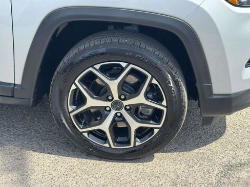 Used 2025 Jeep Compass Limited w/ Sun & Sound Group AWD/4WD image 9