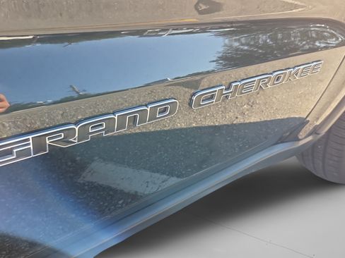 Used 2021 Jeep Grand Cherokee Laredo X RWD image 32