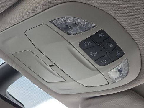 Certified 2023 Chrysler Pacifica Touring-L FWD image 30