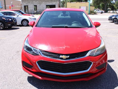 Used 2018 Chevrolet Cruze LT FWD image 3