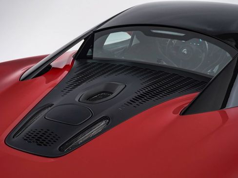 Used 2023 McLaren Artura RWD image 16