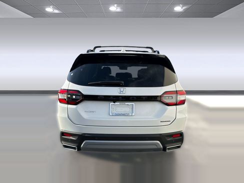 Used 2025 Honda Pilot Touring image 10