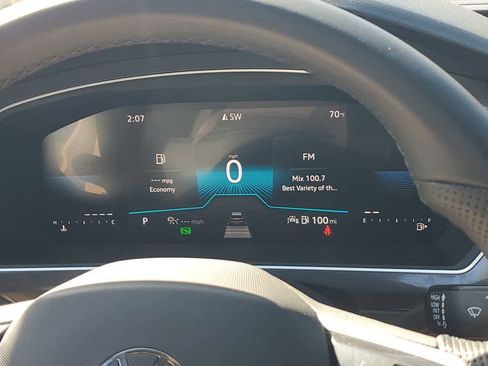 Used 2023 Volkswagen Tiguan SE R-Line image 7