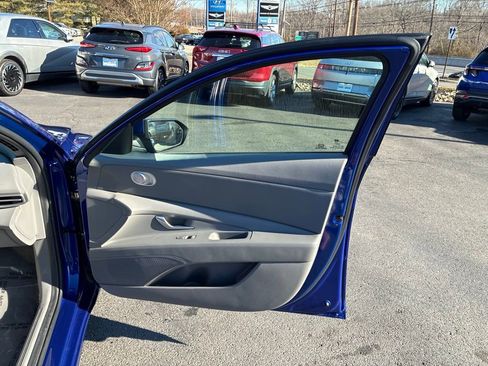 Used 2023 Hyundai Elantra SEL image 41