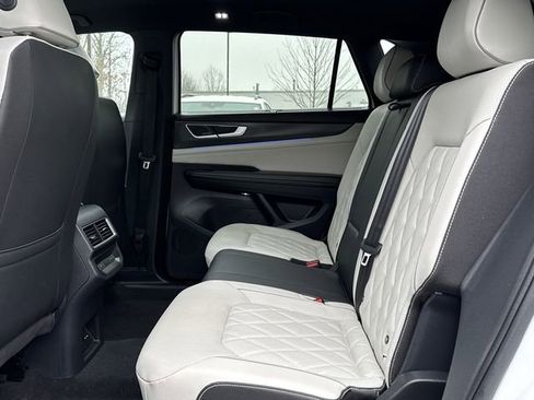 Certified 2025 Volkswagen Atlas Cross Sport SEL Premium R-Line image 24