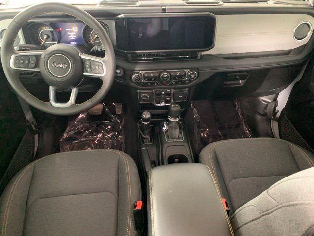 Used 2024 Jeep Wrangler Unlimited Sahara w/ Safety Group AWD/4WD image 2