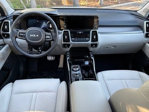 Used 2022 Kia Sorento SX Prestige w/ Panoramic Sunroof Package AWD/4WD image 11