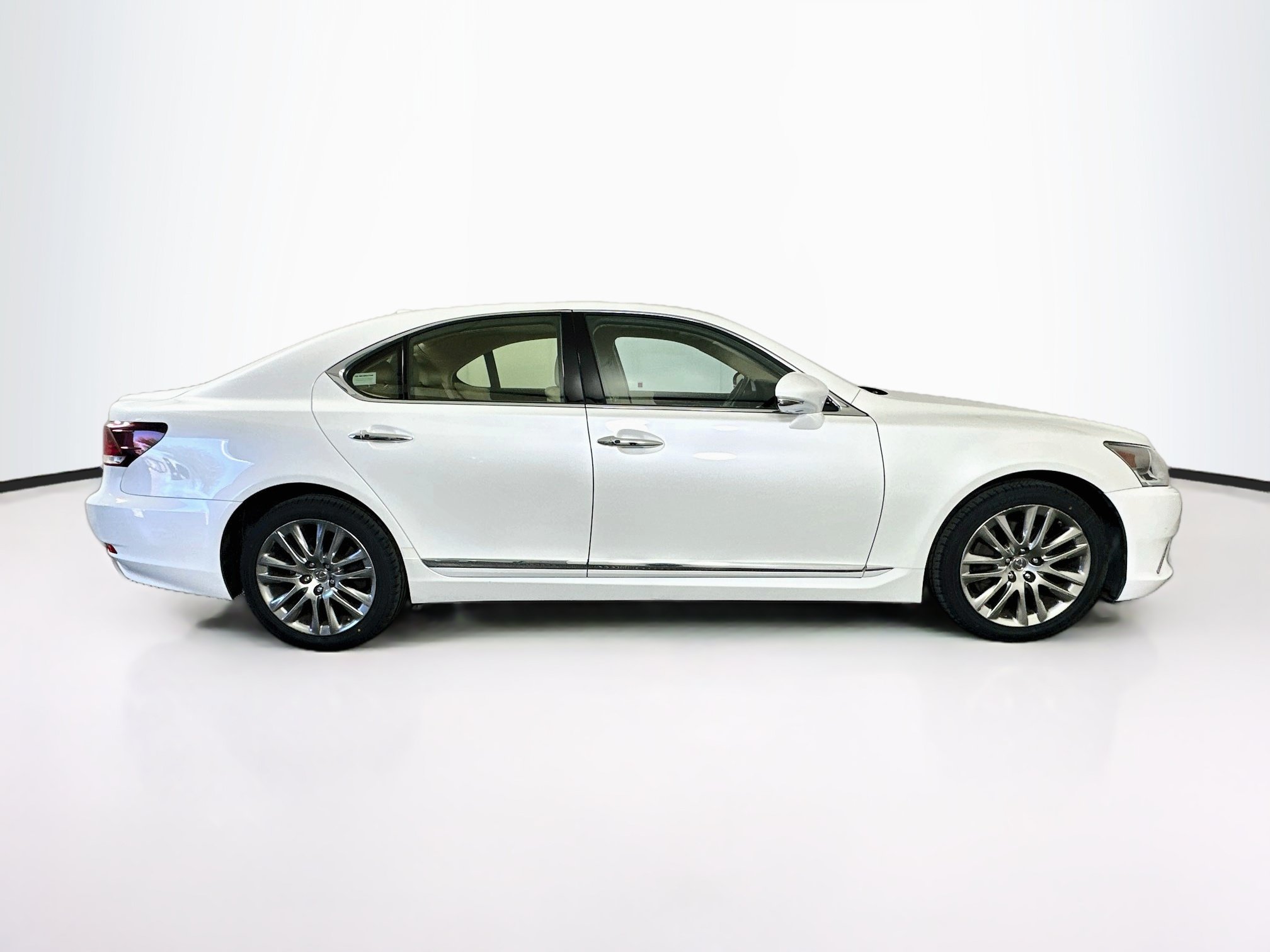 Used 2015 Lexus LS 460 w/ Comfort Package RWD image 10