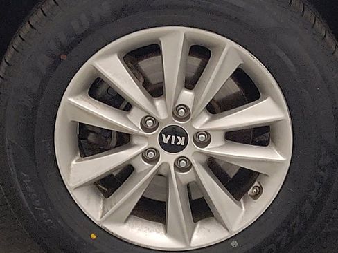 Used 2020 Kia Sorento FWD V6 image 31