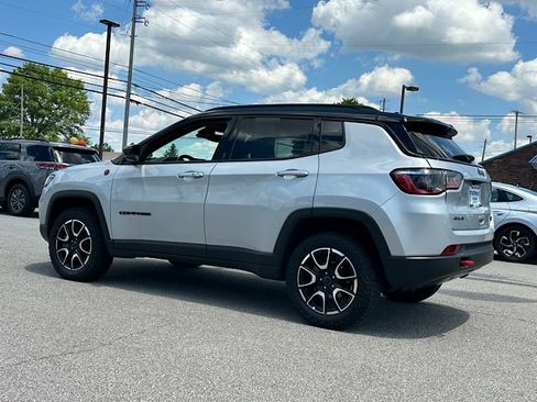 Used 2025 Jeep Compass Trailhawk AWD/4WD image 4