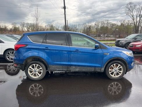 Used 2019 Ford Escape SE image 4