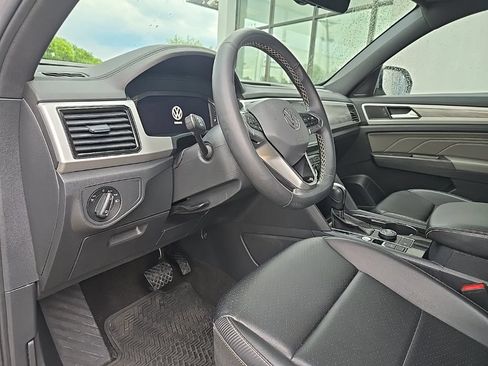 Used 2022 Volkswagen Atlas Cross Sport SE AWD/4WD image 37
