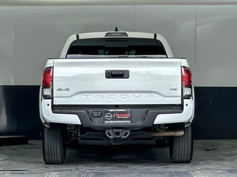 Used 2023 Toyota Tacoma Limited AWD/4WD image 4