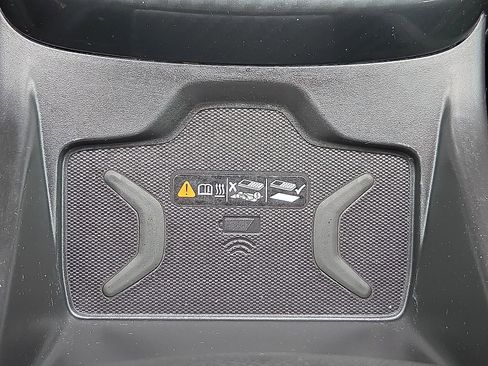 Used 2022 GMC Canyon AT4 w/ Driver Alert Package AWD/4WD image 19