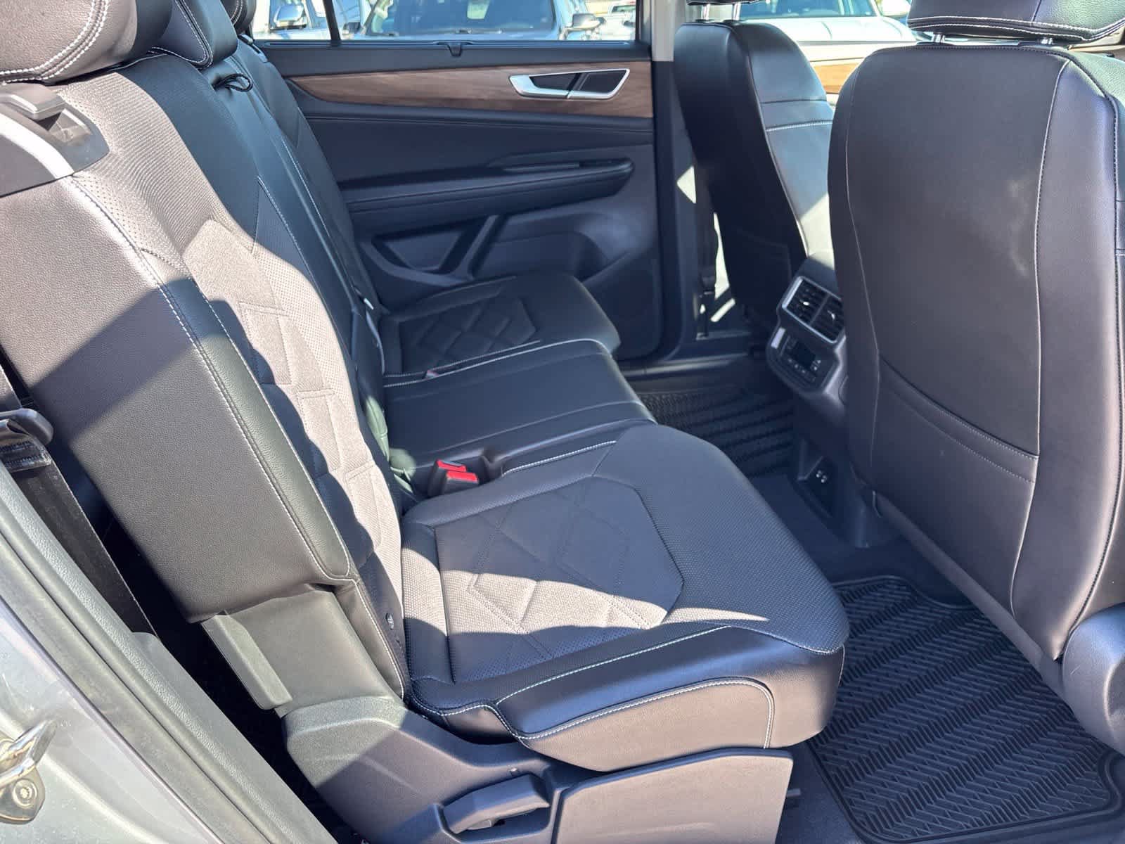 Used 2024 Volkswagen Atlas SE FWD image 15