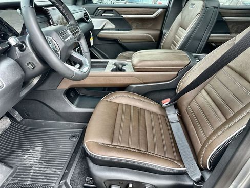 New 2026 GMC Acadia Denali Ultimate w/ LPO, Floor Liner Package AWD/4WD image 24