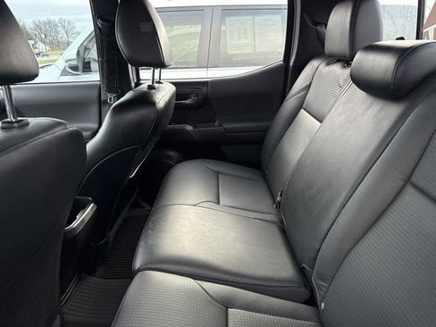 Certified 2023 Toyota Tacoma TRD Off-Road image 5