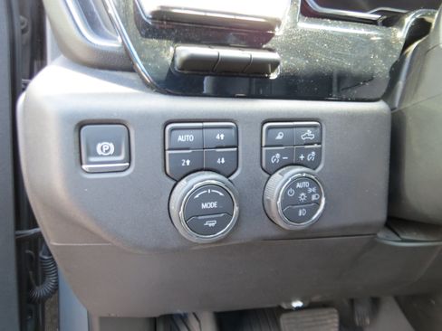 Used 2025 Chevrolet Silverado 1500 LTZ w/ Technology Package AWD/4WD image 17