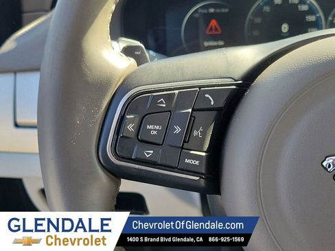 Used 2017 Jaguar XF Prestige image 33