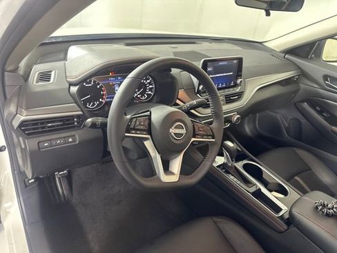 Certified 2025 Nissan Altima 2.5 SR image 13